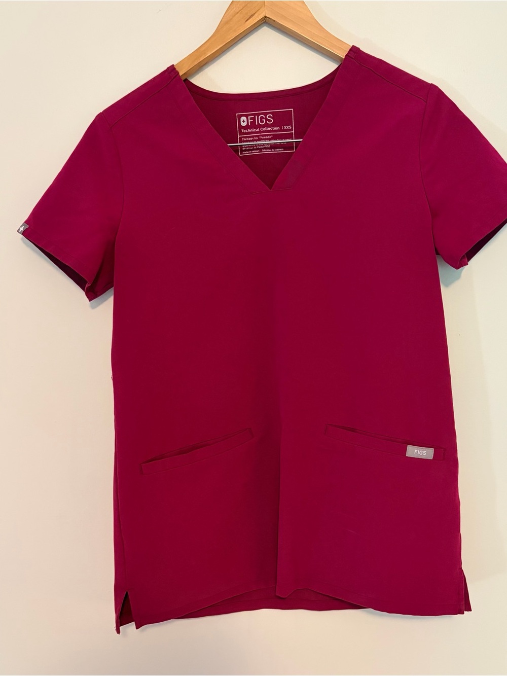 FIGS V-neck Burgundy 2 pocket Scrub Top– Size XXS